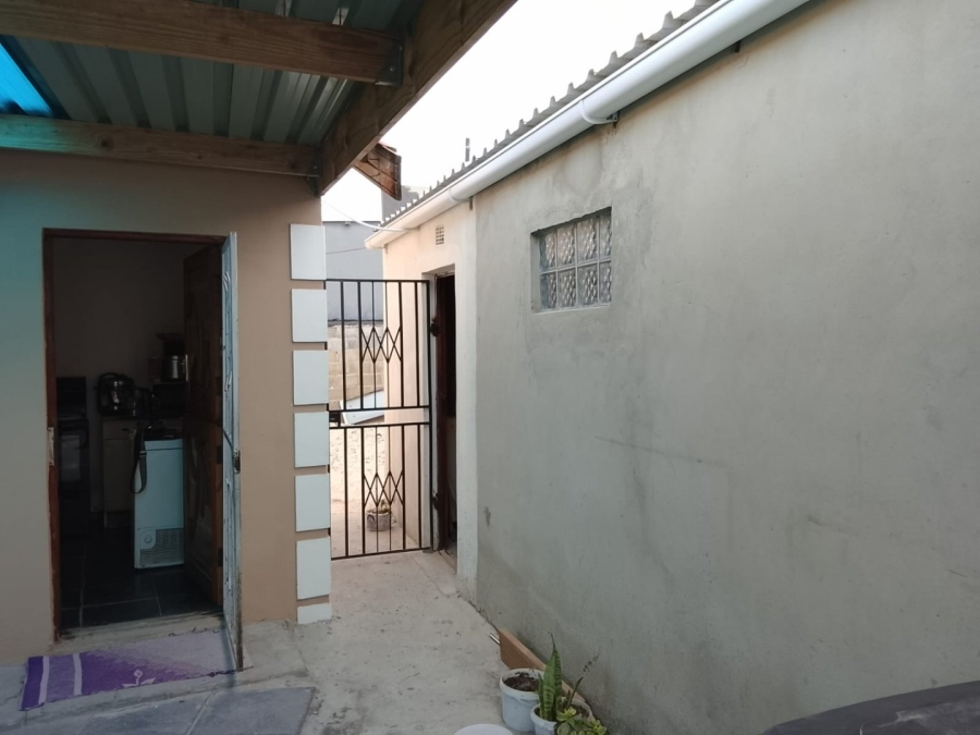  Bedroom Property for Sale in Llitha Park Western Cape